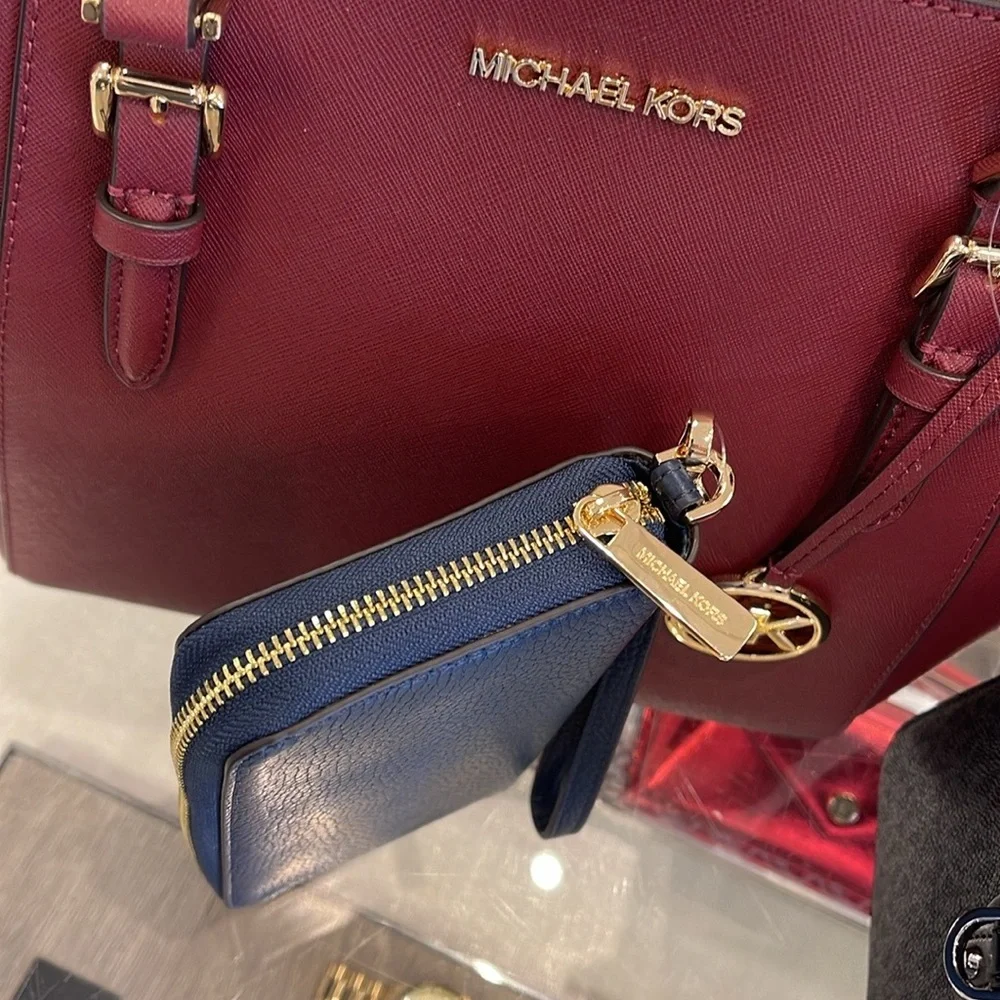 MICHAEL KORS LARGE FLAT MULTIFUNCTION PHONE CASE WALLET WRISTLET  NAVY COLOR NWT
